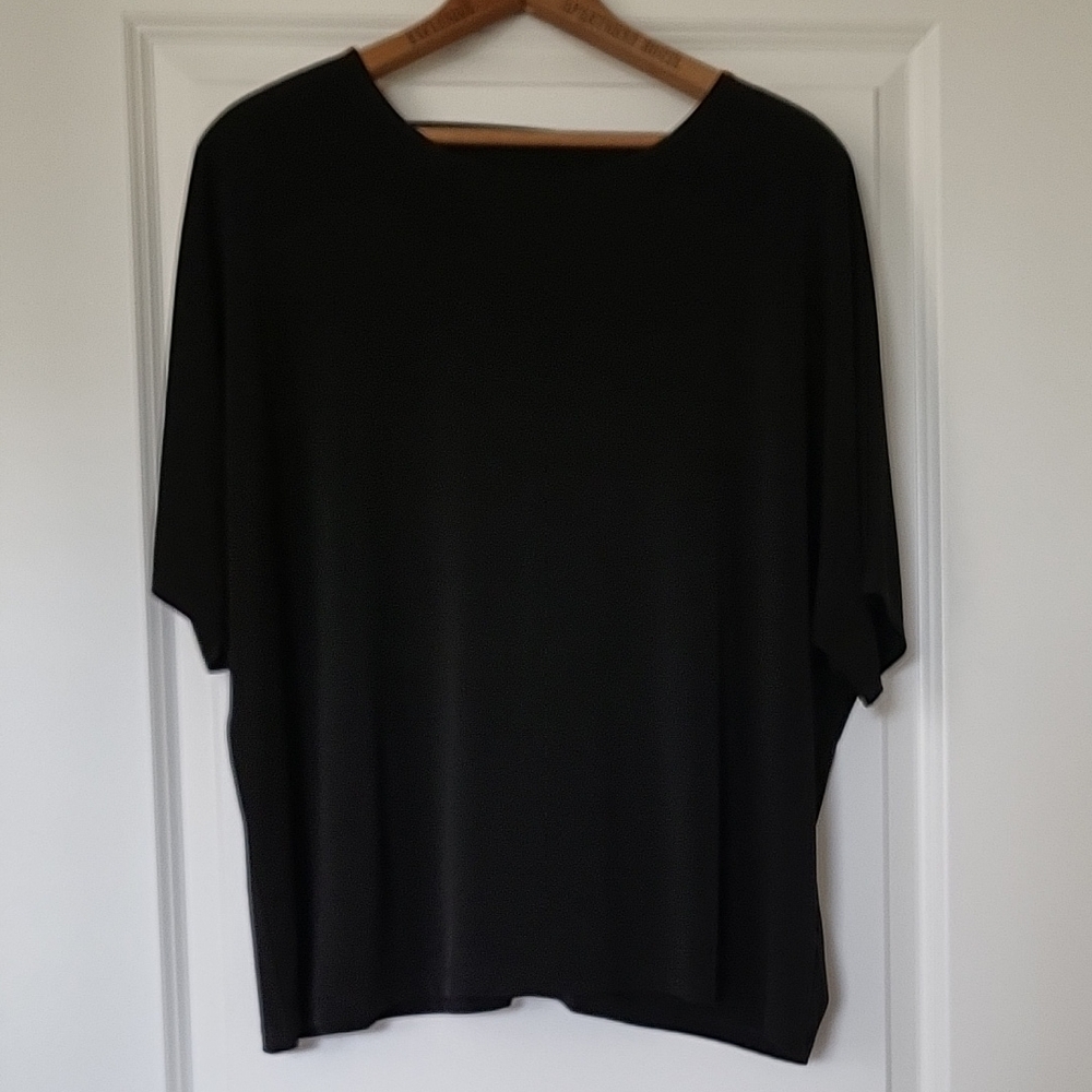 CLARA SUNWOO Elegant Black Short Sleeve Top